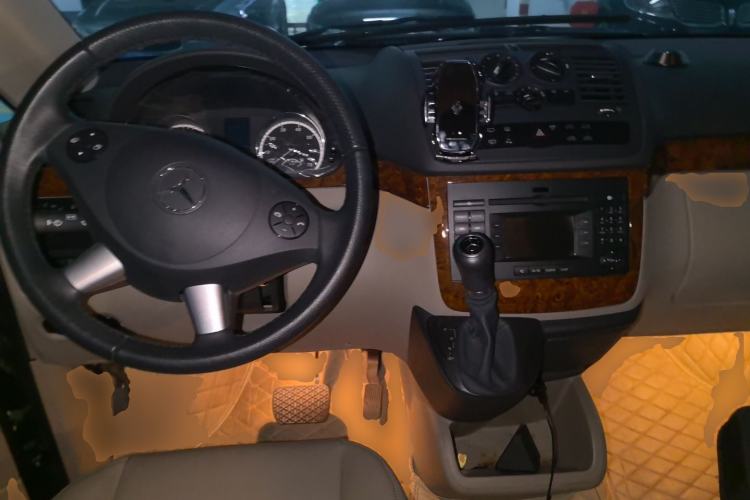 Used Mercedes-Benz Viano 2013 3.0L Comfort Edition Center Console