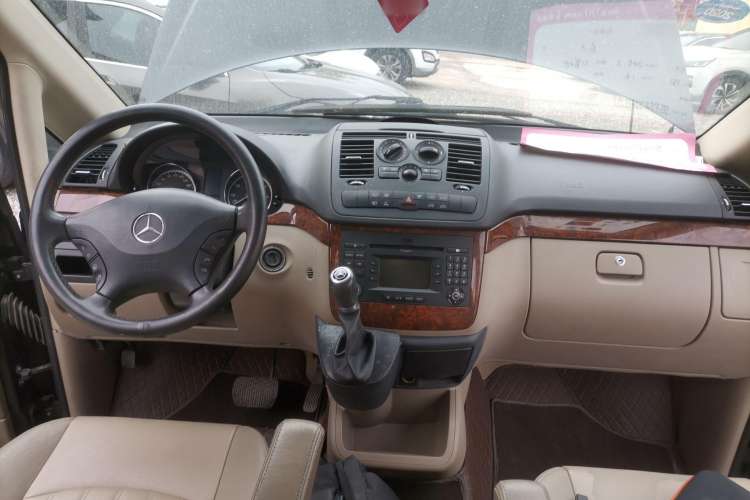 Used Mercedes-Benz Viano 2013 3.0L Comfort Edition Center Console