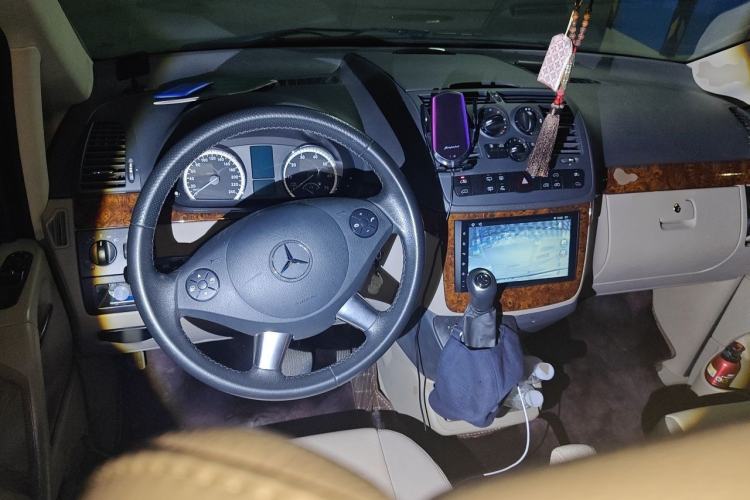 Used Mercedes-Benz Viano 2013 3.0L Comfort Edition Center Console