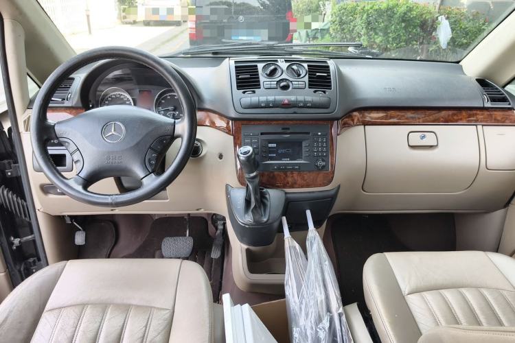 Used Mercedes-Benz Viano 2013 3.0L Comfort Edition Center Console