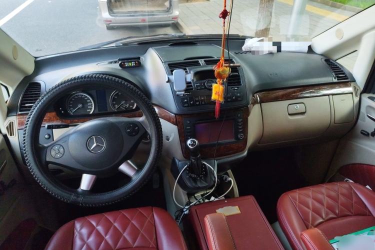 Used Mercedes-Benz Viano 2013 3.0L Navigator Edition Center Console