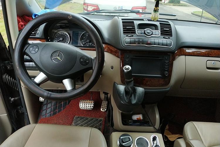 Used Mercedes-Benz Viano 2013 3.0L Navigator Edition Center Console