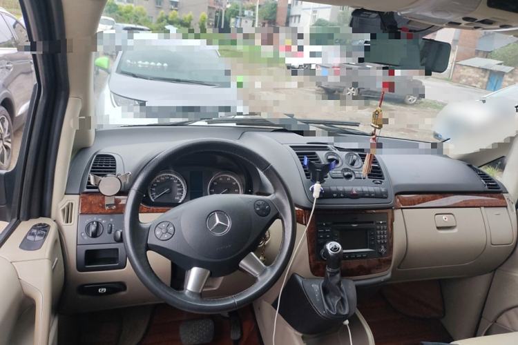 Used Mercedes-Benz Viano 2013 3.0L Hospitality Edition Center Console