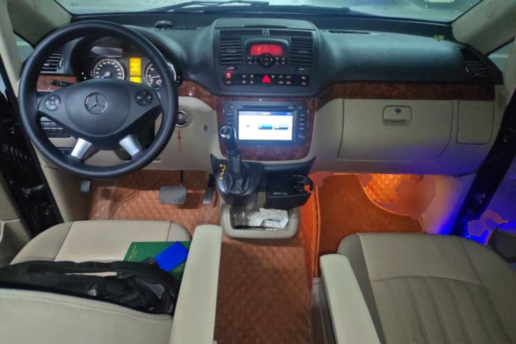 Used Mercedes-Benz Viano 2013 3.0L Navigator Edition Center Console