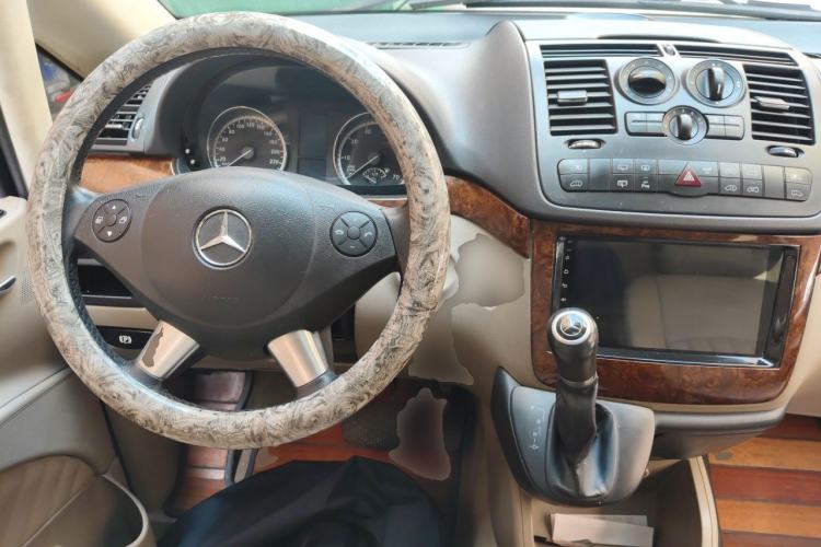 Used Mercedes-Benz Viano 2013 3.0L Hospitality Edition Center Console