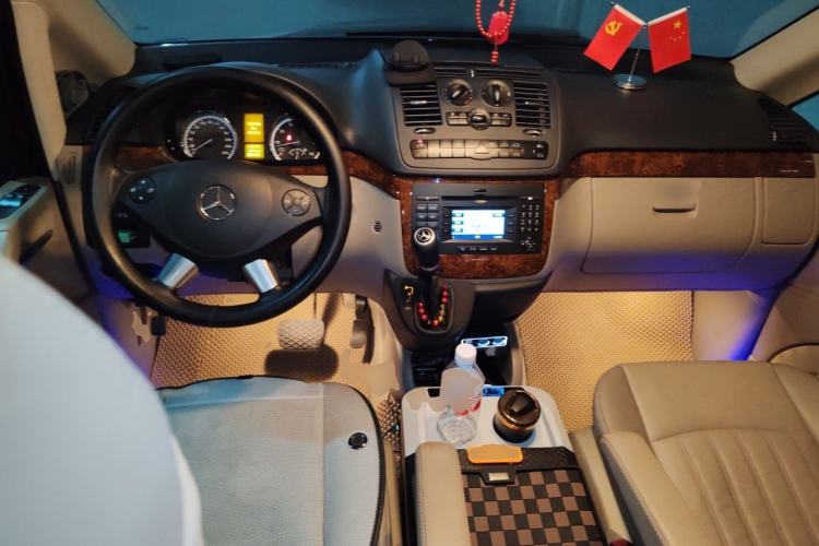 Used Mercedes-Benz Viano 2013 3.0L Comfort Edition Center Console