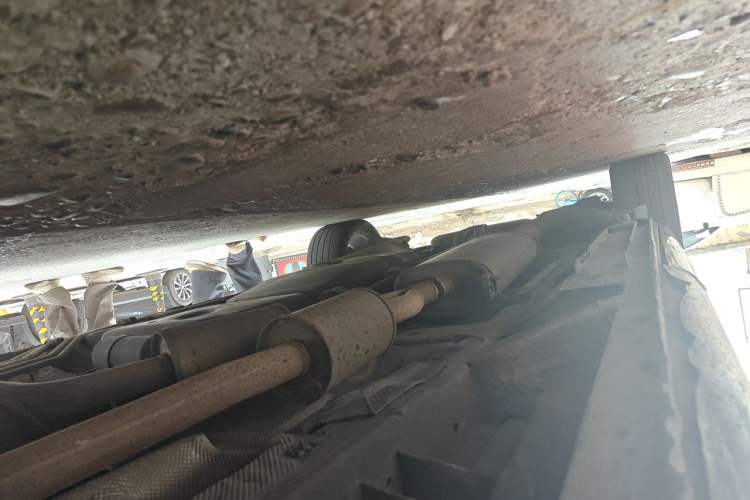 Used Mercedes-Benz Viano 2013 3.5L Haoci version Chassis Front Right