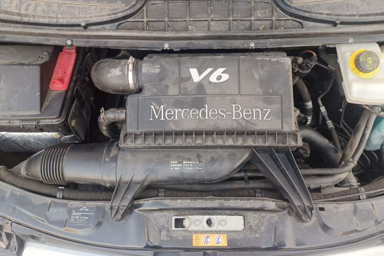 Used Mercedes-Benz Viano 2013 3.5L Haoci version Engine Bay