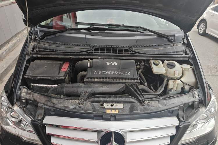 Used Mercedes-Benz Viano 2013 3.5L Haoci version Engine Bay