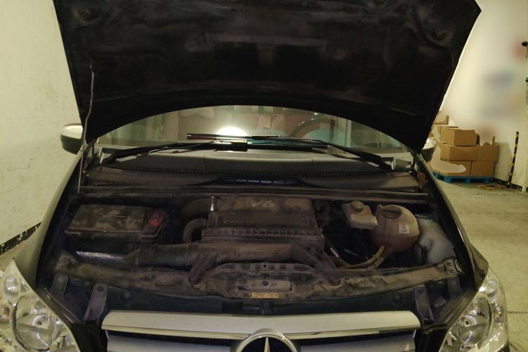 Used Mercedes-Benz Viano 2013 3.0L Navigator Edition Engine Bay