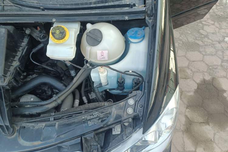 Used Mercedes-Benz Viano 2013 3.5L Haoci version Engine Bay Left