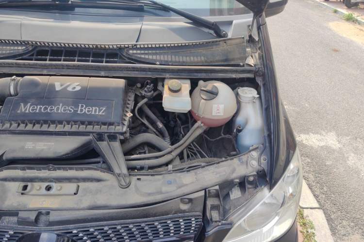 Used Mercedes-Benz Viano 2013 3.0L Comfort Edition Engine Bay Left