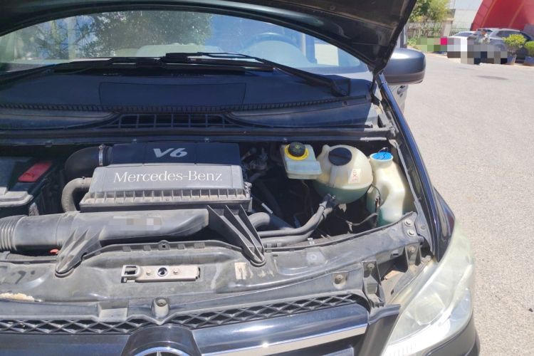 Used Mercedes-Benz Viano 2013 3.0L Navigator Edition Engine Bay Left