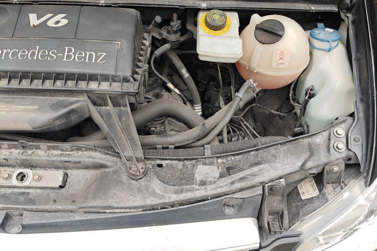 Used Mercedes-Benz Viano 2013 3.0L Comfort Edition Engine Bay Left