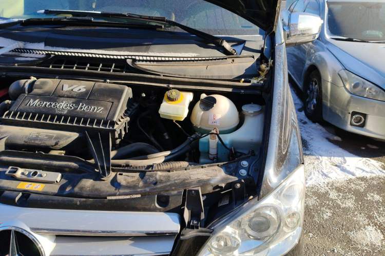 Used Mercedes-Benz Viano 2013 3.0L Navigator Edition Engine Bay Left