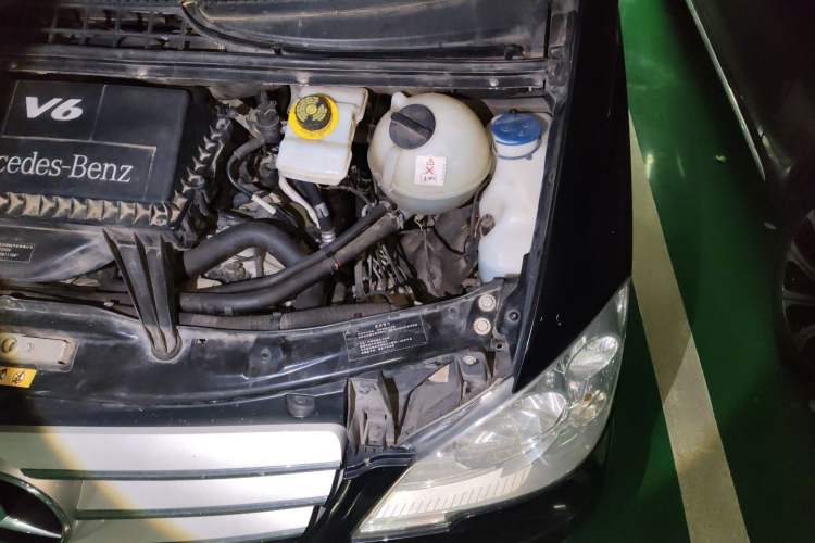 Used Mercedes-Benz Viano 2013 3.0L Comfort Edition Engine Bay Left