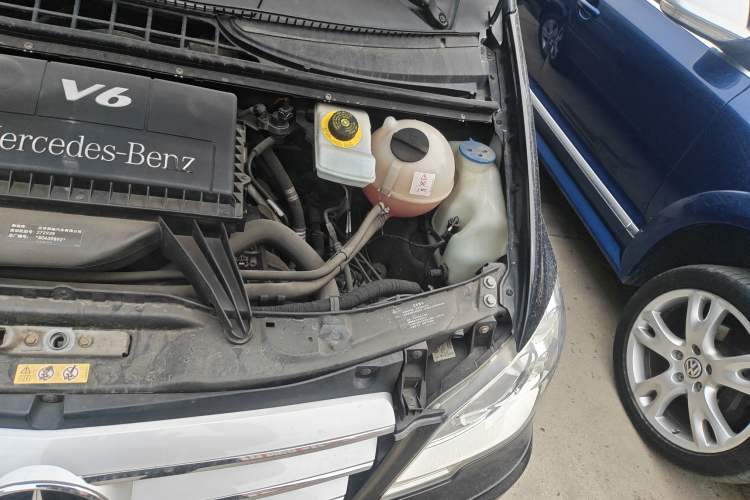 Used Mercedes-Benz Viano 2013 3.0L Comfort Edition Engine Bay Left
