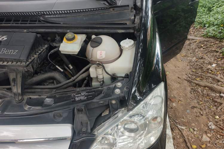 Used Mercedes-Benz Viano 2013 3.0L Navigator Edition Engine Bay Left