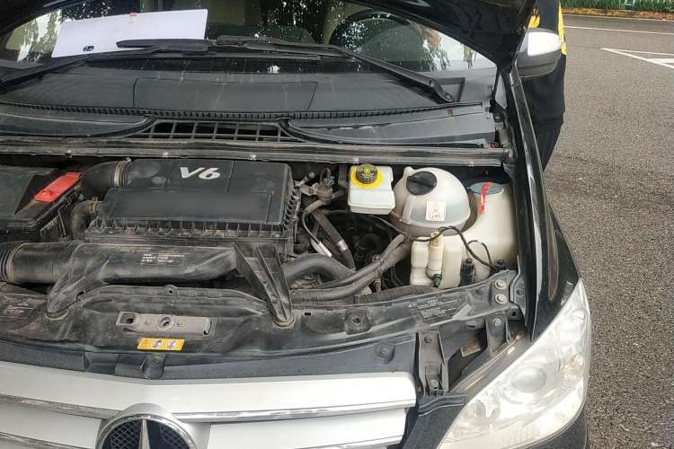 Used Mercedes-Benz Viano 2013 3.0L Navigator Edition Engine Bay Left