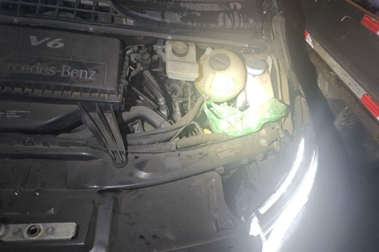 Used Mercedes-Benz Viano  Engine Bay Left