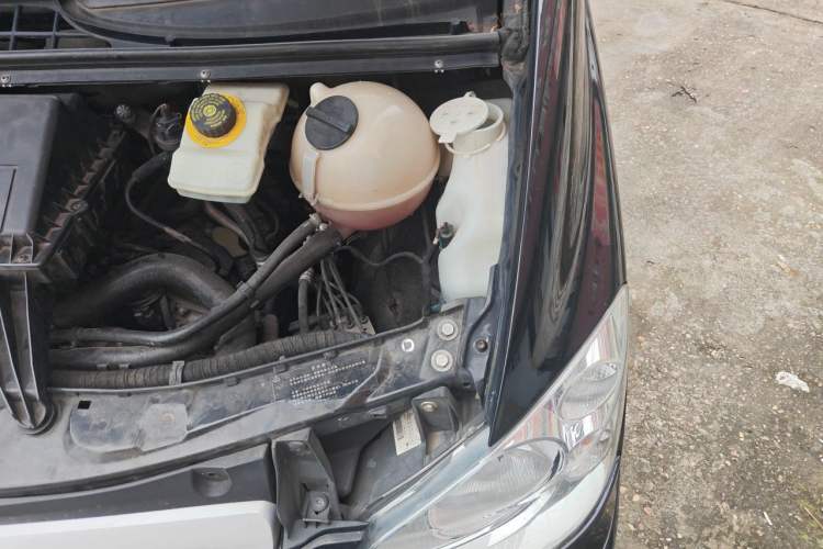 Used Mercedes-Benz Viano 2013 3.0L Comfort Edition Engine Bay Left