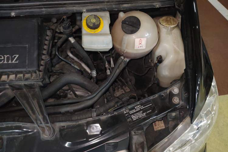 Used Mercedes-Benz Viano 2013 3.0L Comfort Edition Engine Bay Left