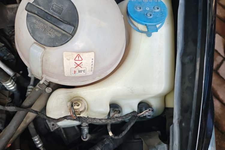 Used Mercedes-Benz Viano 2013 3.0L Navigator Edition Engine Bay Left