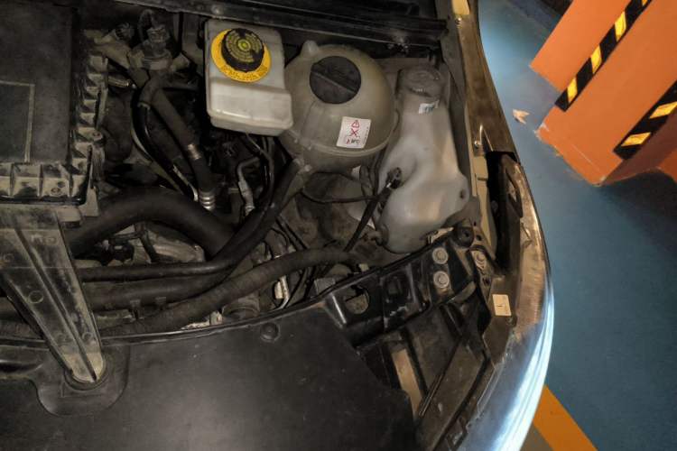 Used Mercedes-Benz Viano 2013 3.0L Comfort Edition Engine Bay Left