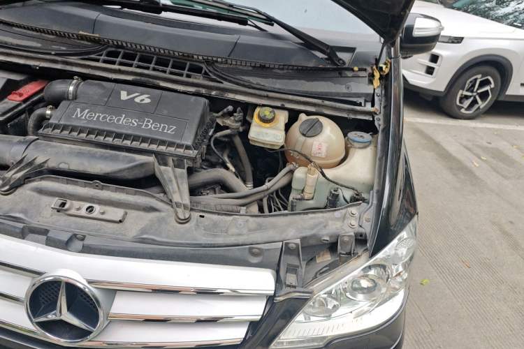 Used Mercedes-Benz Viano 2013 3.0L Navigator Edition Engine Bay Left