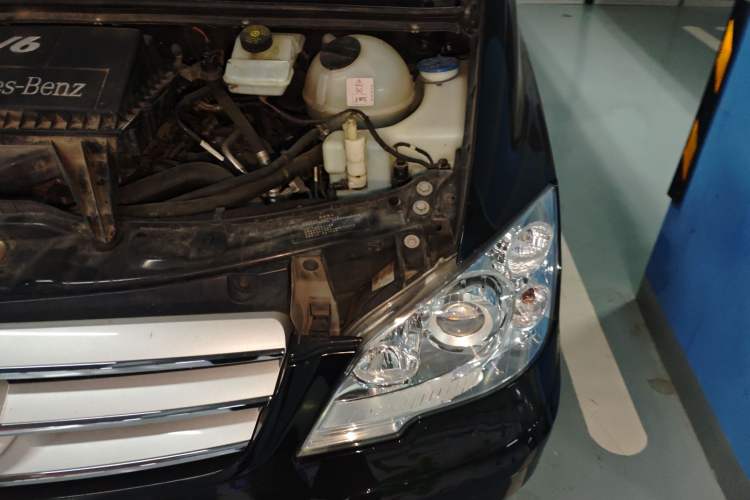 Used Mercedes-Benz Viano 2013 3.5L Haoci version Engine Bay Left