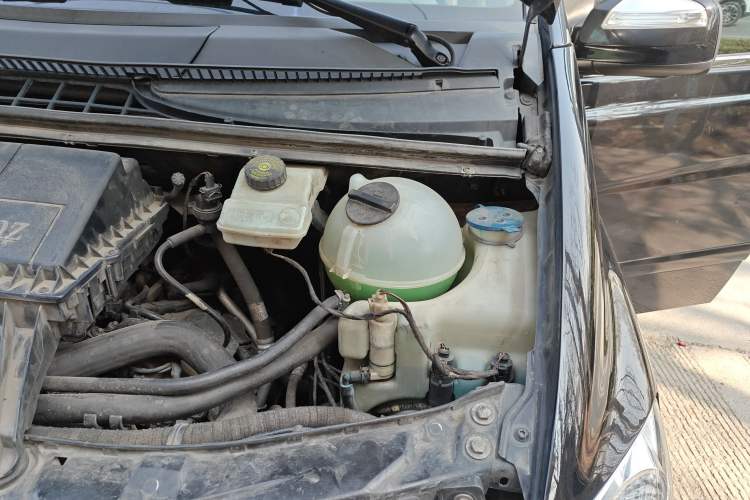 Used Mercedes-Benz Viano 2013 3.5L Haoci version Engine Bay Left