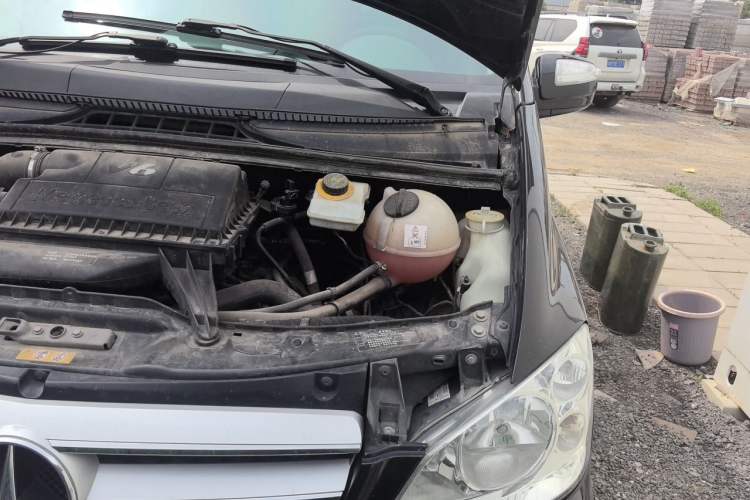 Used Mercedes-Benz Viano 2013 3.0L Comfort Edition Engine Bay Left