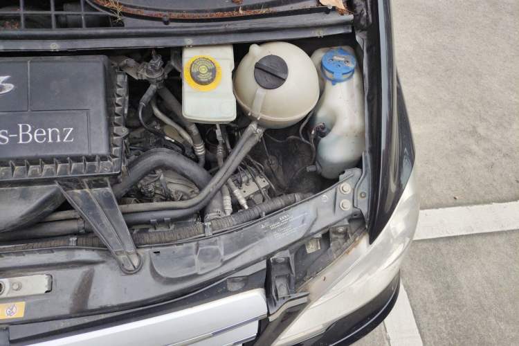 Used Mercedes-Benz Viano 2013 3.0L Comfort Edition Engine Bay Left