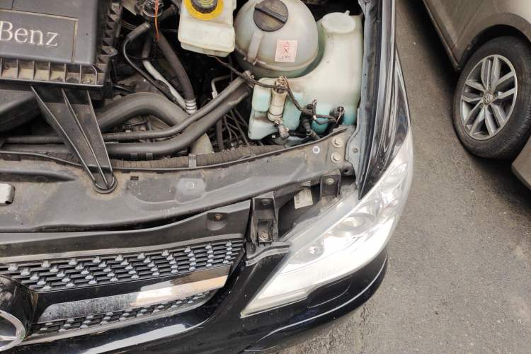 Used Mercedes-Benz Viano 2013 3.0L Navigator Edition Engine Bay Left