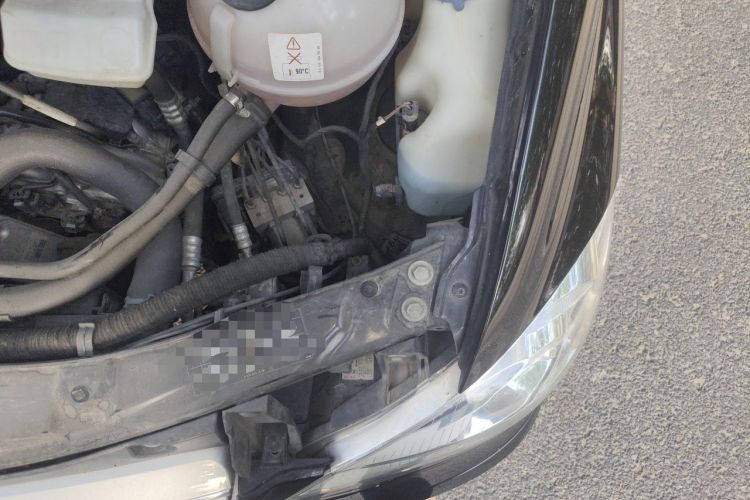 Used Mercedes-Benz Viano 2013 3.0L Comfort Edition Engine Bay Left