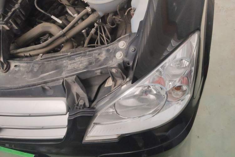 Used Mercedes-Benz Viano 2013 3.0L Hospitality Edition Engine Bay Left