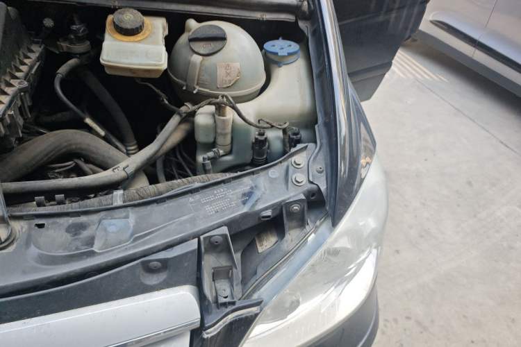 Used Mercedes-Benz Viano 2013 3.5L Haoci version Engine Bay Left