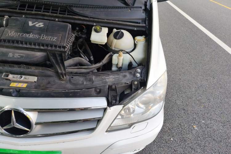 Used Mercedes-Benz Viano 2013 3.0L Navigator Edition Engine Bay Left