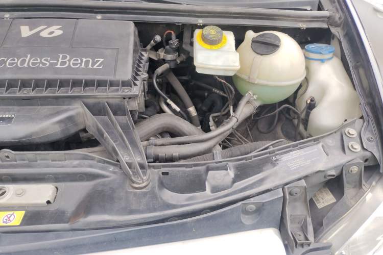 Used Mercedes-Benz Viano 2013 3.0L Hospitality Edition Engine Bay Left