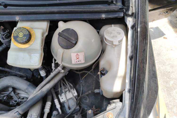 Used Mercedes-Benz Viano 2013 3.0L Hospitality Edition Engine Bay Left
