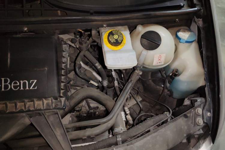 Used Mercedes-Benz Viano 2013 3.0L Comfort Edition Engine Bay Left