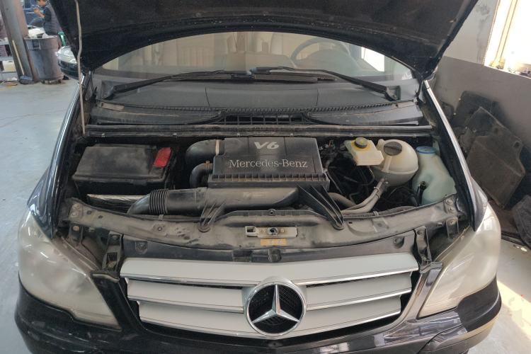 Used Mercedes-Benz Viano 2013 3.0L Hospitality Edition Engine Bay