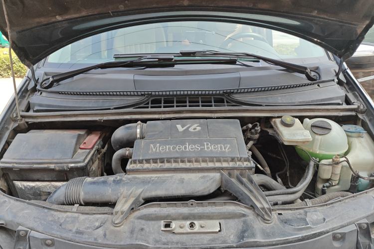 Used Mercedes-Benz Viano 2013 3.5L Haoci version Engine Bay