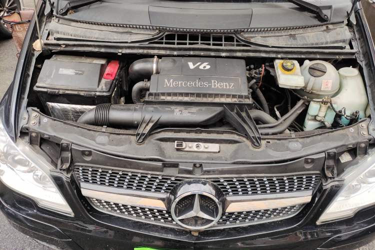 Used Mercedes-Benz Viano 2013 3.0L Navigator Edition Engine Bay
