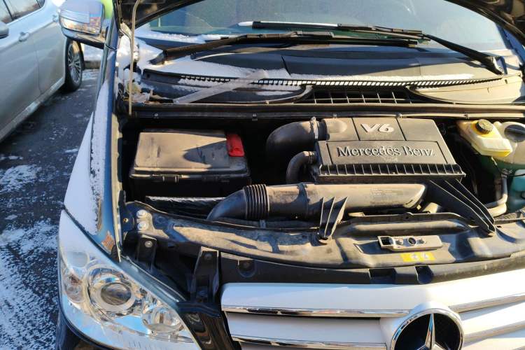 Used Mercedes-Benz Viano 2013 3.0L Navigator Edition Engine Bay Right