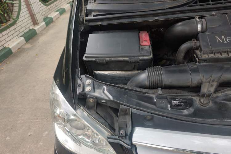 Used Mercedes-Benz Viano 2013 3.0L Navigator Edition Engine Bay Right