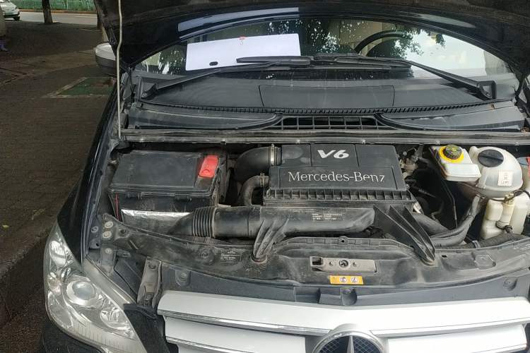 Used Mercedes-Benz Viano 2013 3.0L Navigator Edition Engine Bay Right