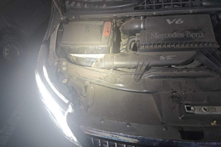 Used Mercedes-Benz Viano  Engine Bay Right