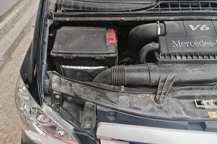 Used Mercedes-Benz Viano 2013 3.5L Haoci version Engine Bay Right