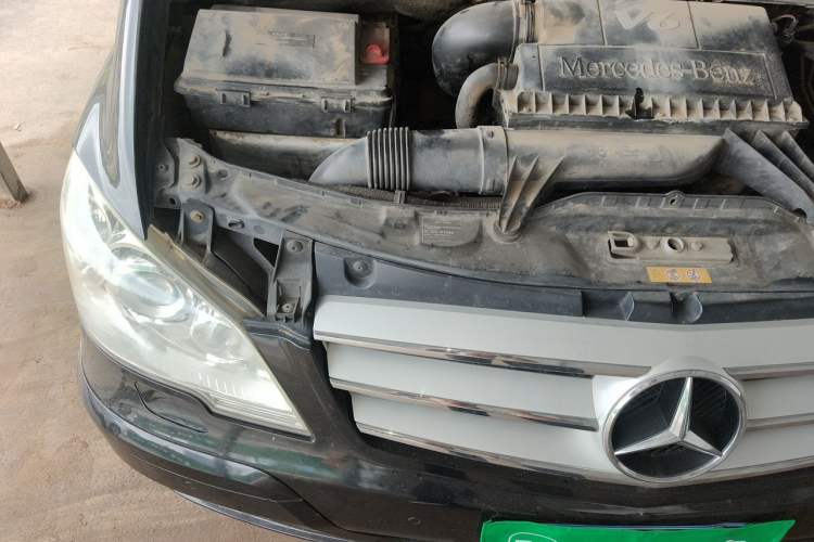 Used Mercedes-Benz Viano 2013 3.0L Navigator Edition Engine Bay Right
